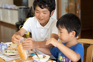 交流給食