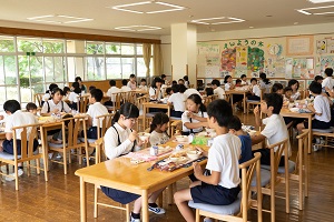 交流給食