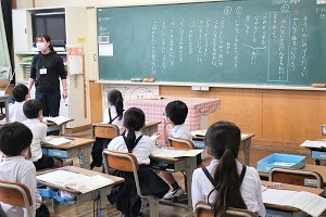 1025⑧