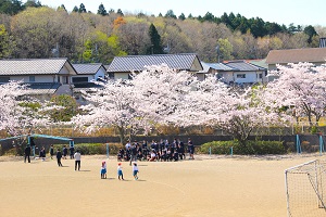 校庭での記念写真 校庭での記念写真