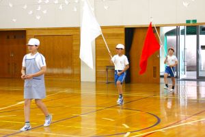 旗持ち入場