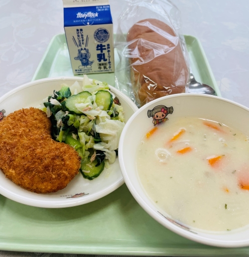 今日の給食は花豆コロッケ