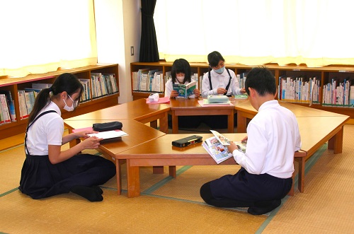 図書館で勉強