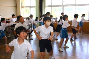 教室でソイヤソイヤ