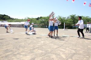 紙を持つ