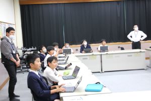 話を聞く