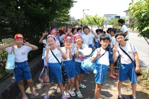 プールへ出発 3・4年生_3