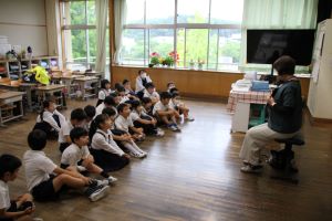読み聞かせタイム 2年生_2