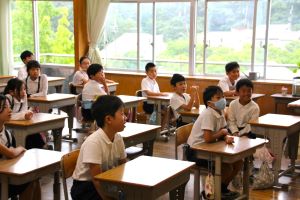 読み聞かせタイム 4年生_2