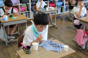 四年鏡を見て