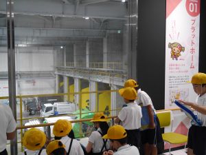ゴミ収集車の到着