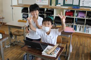 ピースサイン