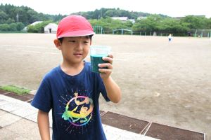 赤帽子の男子