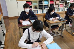 授業風景〈5年1組〉算数_4