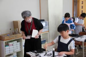 習字支援ボランティアの方と〈3年生〉_6