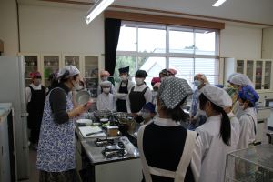 5年1組は調理実習_1