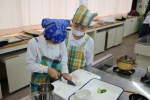 5年1組は調理実習_12