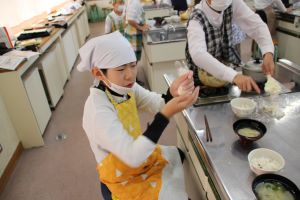 5年1組は調理実習_22