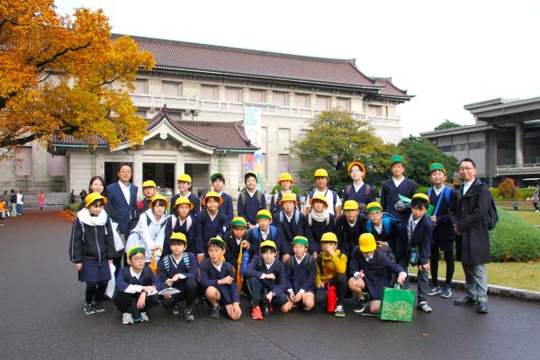 東京国立博物館で記念撮影