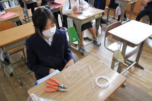 針金で作品づくり_2