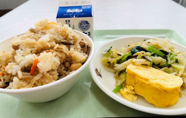 五目御飯、昆布和え、厚焼き玉子