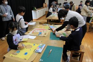 3年授業参観大人と