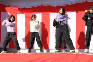 いきいき祭りで踊る2