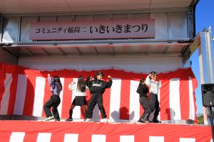いきいき祭りで踊る7