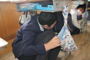 机の下3 机の下3