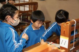機織り特訓中