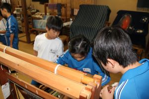 機織り製作中