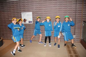 見学移動中
