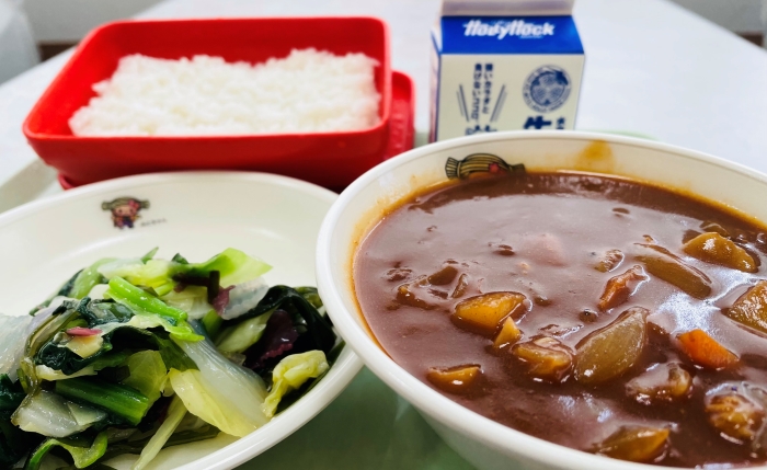 ハヤシライス、海藻サラダ
