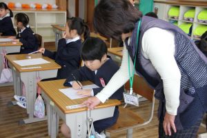 先生に手伝ってもらう