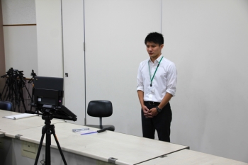 全校集会離任1