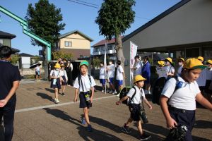 朝あいさつ運動_6