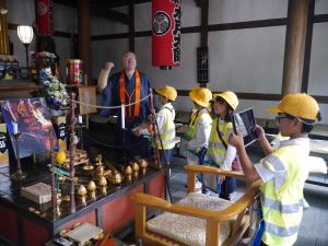 見学中