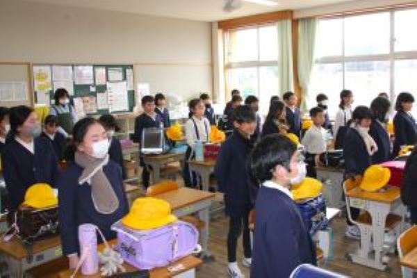 東日本大震災犠牲者に黙とう