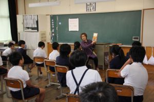 朝の読み聞かせタイム_3