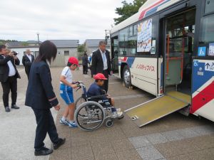 車いすでのバス乗車を体験_1
