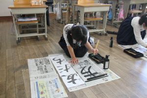 地域の方に書写を教わりました_5 地域の方に書写を教わりました_5