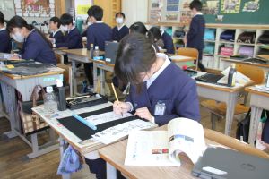 最後は小筆で書き上げ_1 最後は小筆で書き上げ_1