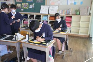 最後は小筆で書き上げ_2 最後は小筆で書き上げ_2