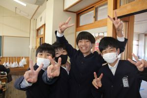ピースサイン ピースサイン