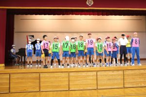 校歌練習6年2組2