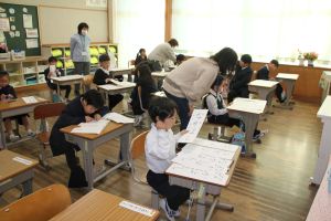 地域の方に硬筆を学ぶ_2 地域の方に硬筆を学ぶ_2