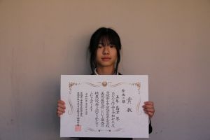 被表彰者と賞状_2