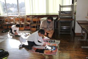 地域の方から書初め指導〈3年生〉_3