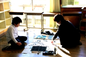 地域の方から書初め指導〈3年生〉_4