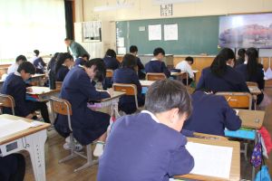 5年生の教室を覗くと